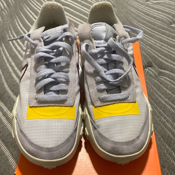 Women’s Nikes - Picture 2 of 3